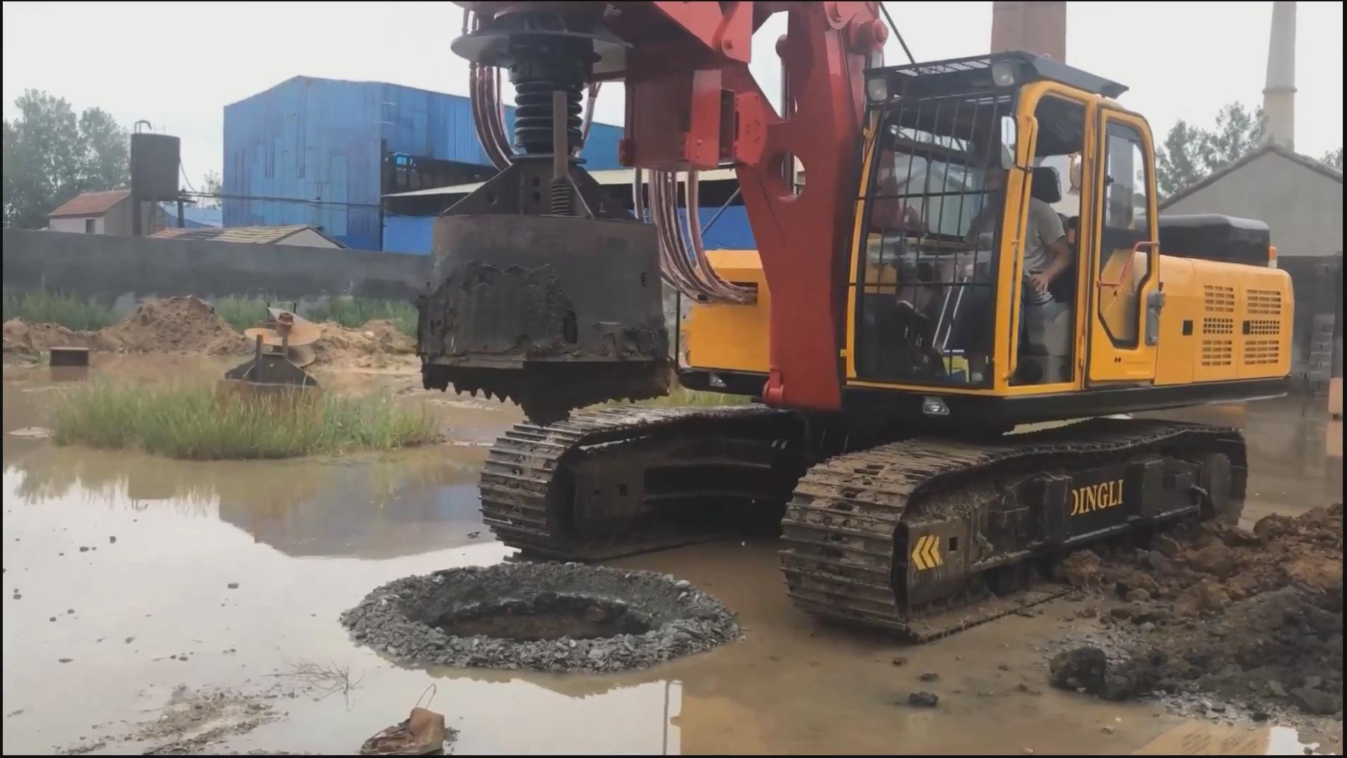 DR-150旋挖鉆機雨中打混凝土